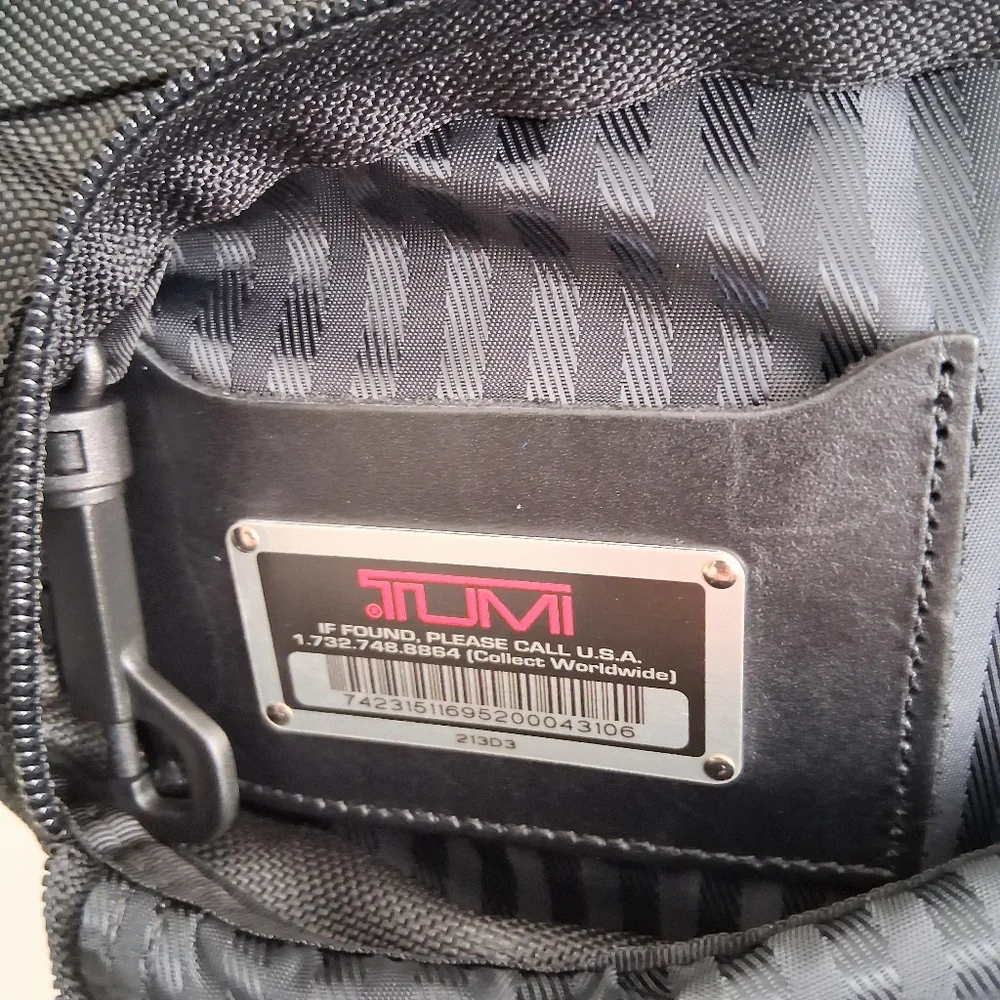 TUMI Men's Small Black Crossbody Bag 213D3